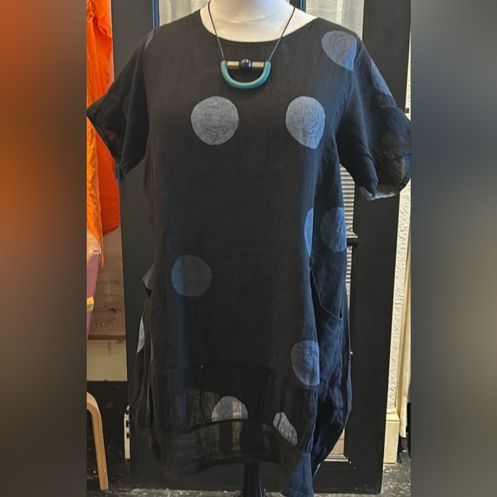 100% Italian Linen Dress one size black w/ polka dots fits up to size 18/20. Nwt